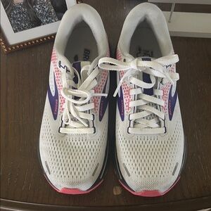 Brooks White and Purple Athletic Shoes